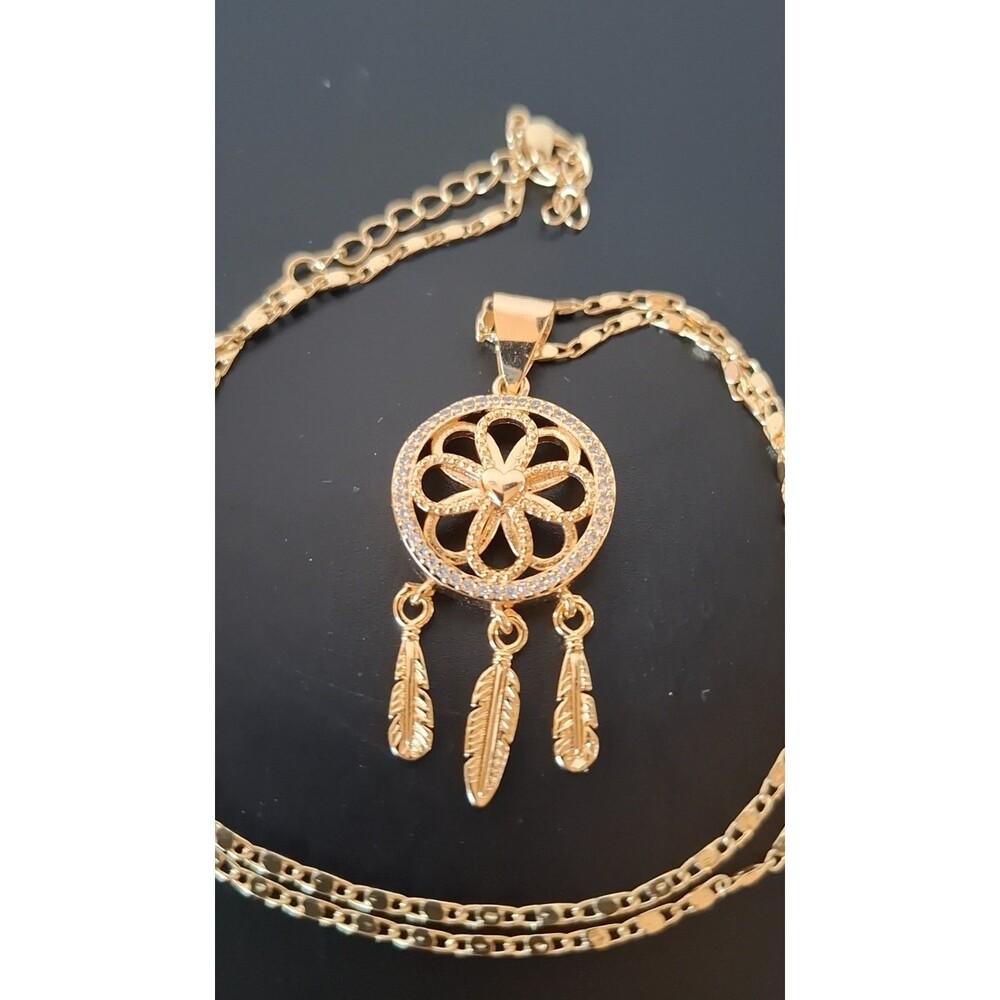 Beautiful Gold Tone Dream Catcher Necklace. Center Heart. 18" Long